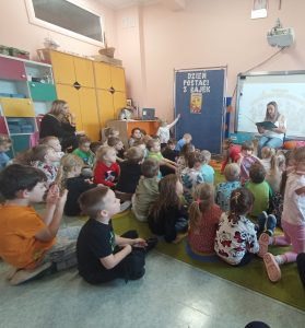 Wizyta w przedszkolu z okazji Międzynarodowego Dnia Postaci z Bajek.