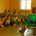 Bajka ,,Ekologia z Alicją, Królikiem i Kapelusznikiem’’ wystawiona w ramach projektu “Do dorosłych i dzieci! – Nie marnujemy żywności, ograniczamy śmieci”.