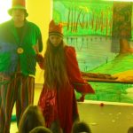 Bajka ,,Ekologia z Alicją, Królikiem i Kapelusznikiem’’ wystawiona w ramach projektu “Do dorosłych i dzieci! – Nie marnujemy żywności, ograniczamy śmieci”.