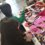 Warsztaty walentynkowe w bibliotece.