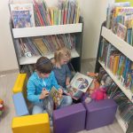 2 kwietnia 2025 r. Wizyta przedszkolaków z okazji Międzynarodowego Dnia Książki dla Dzieci.