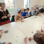 Warsztaty wycinanki kurpiowskiej.