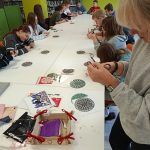 Warsztaty wycinanki kurpiowskiej.