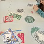 Warsztaty wycinanki kurpiowskiej.