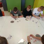 Warsztaty wycinanki kurpiowskiej.