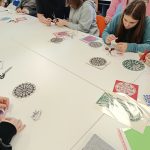 Warsztaty wycinanki kurpiowskiej.