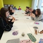 Warsztaty wycinanki kurpiowskiej.